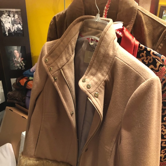 Selling this banana republic jacket. It’s a beautiful beige colour. Worn 2 x - Picture 4 of 4